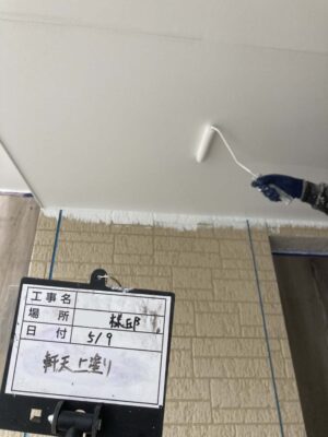 軒天塗装上塗り