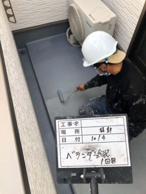 ベランダ防水塗装1回目