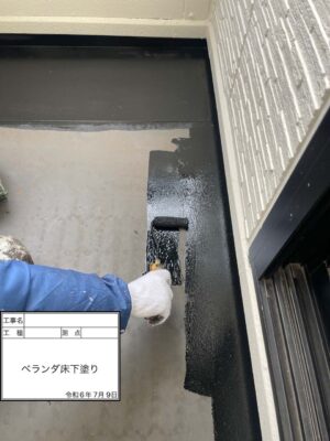 ベランダ塗装下塗り