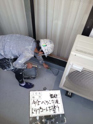 ベランダ防水塗装下塗り