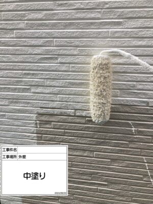 外壁塗装中塗り