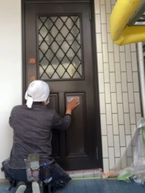 玄関ドア下地調整