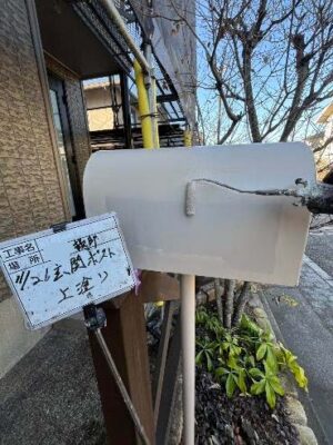 玄関ポスト上塗り