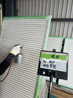 雨戸1回目塗装